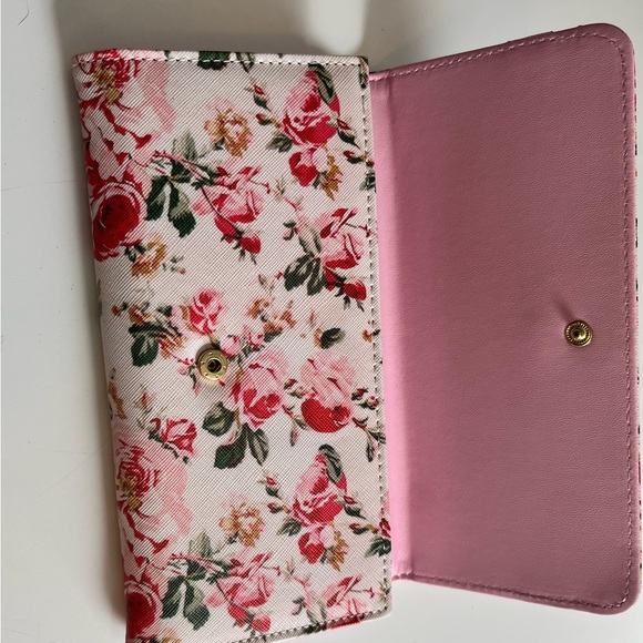 Adorable white rose floral ladies wallet with tassle - Picture 4 of 7